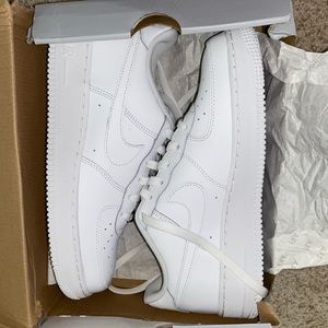 Nike Air Force 1 White (7Y/ 8.5W)